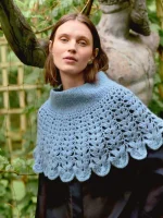 DIY Enkeltoppskrift 2606, nr.15, Flowerfield Poncho