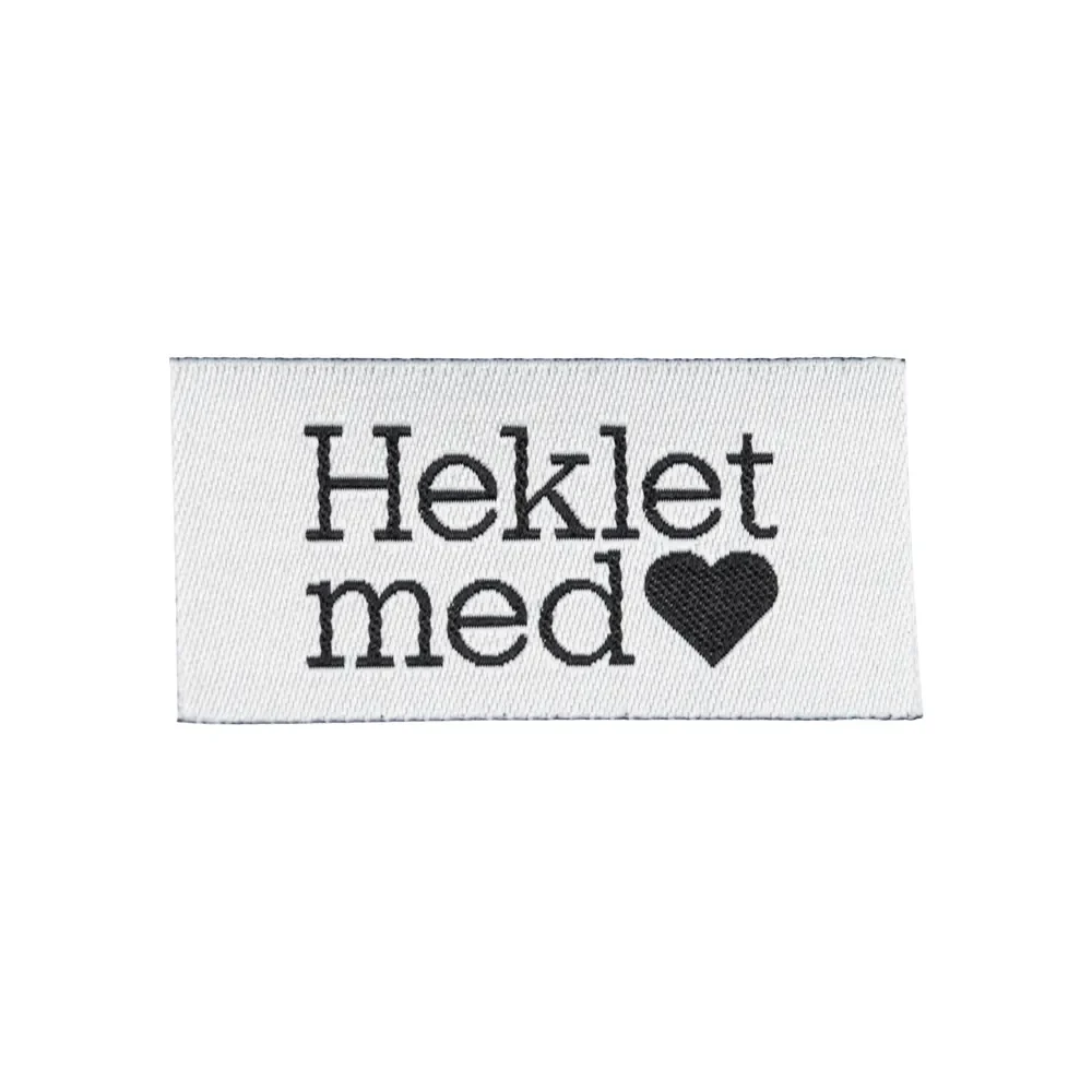 4e77aa2818046777f9c6410d3545642c.webp Symerke Heklet med <3 / Hvit med sort - Bilde 1